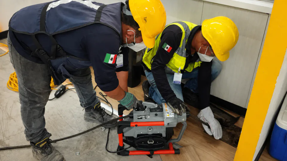 Servicio real de rotosondeo de drenajes y tuberías